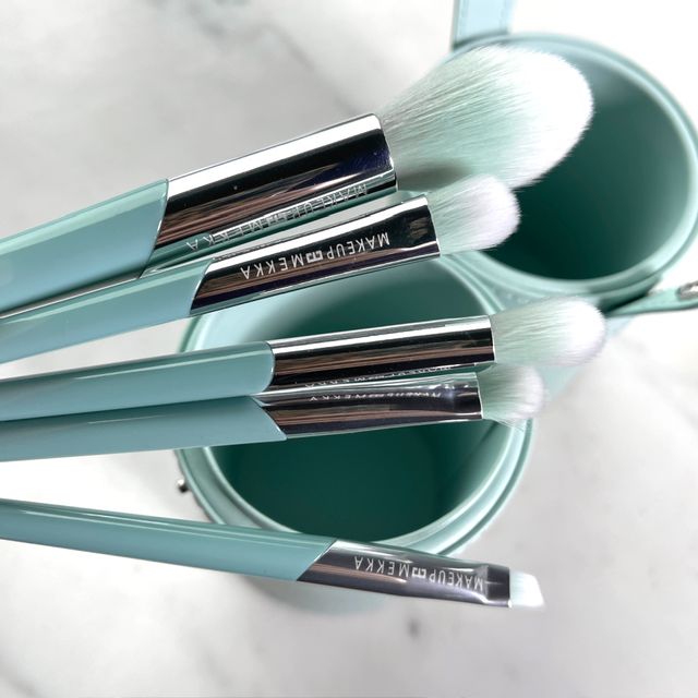 Minty Brush Set & Cup Minty Brush Set & Cup